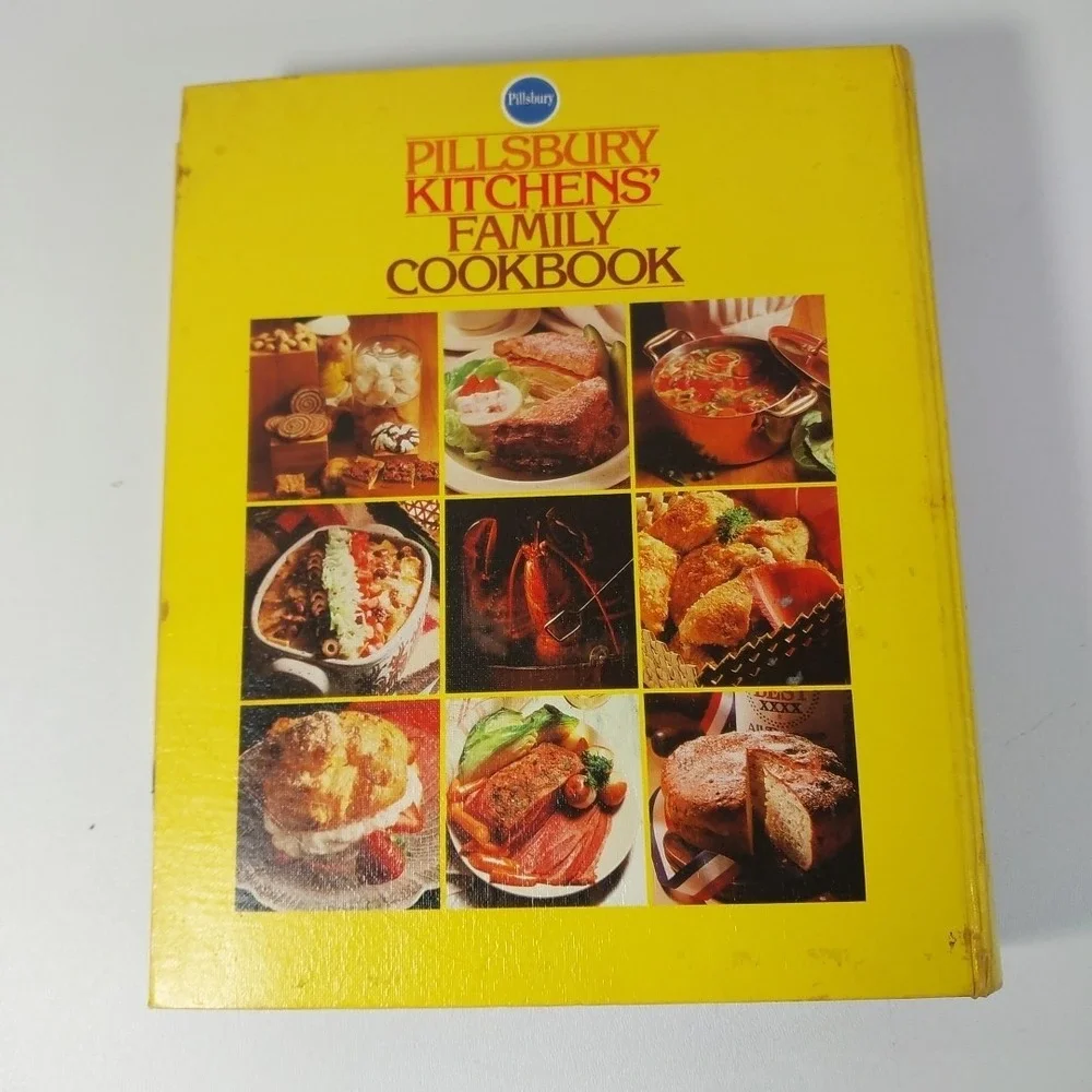 Pillsbury‎ Kitchens' Family Cookbook Hardcover Ring Binder (1979)